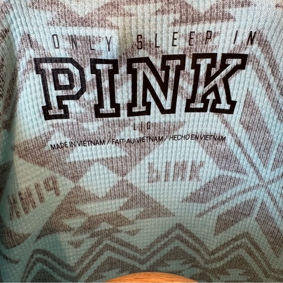 Victoria's Secret PINK Aztec Festive Holiday Sleep Long Sleeve Tee Wmn’s Sz L - Picture 9 of 10